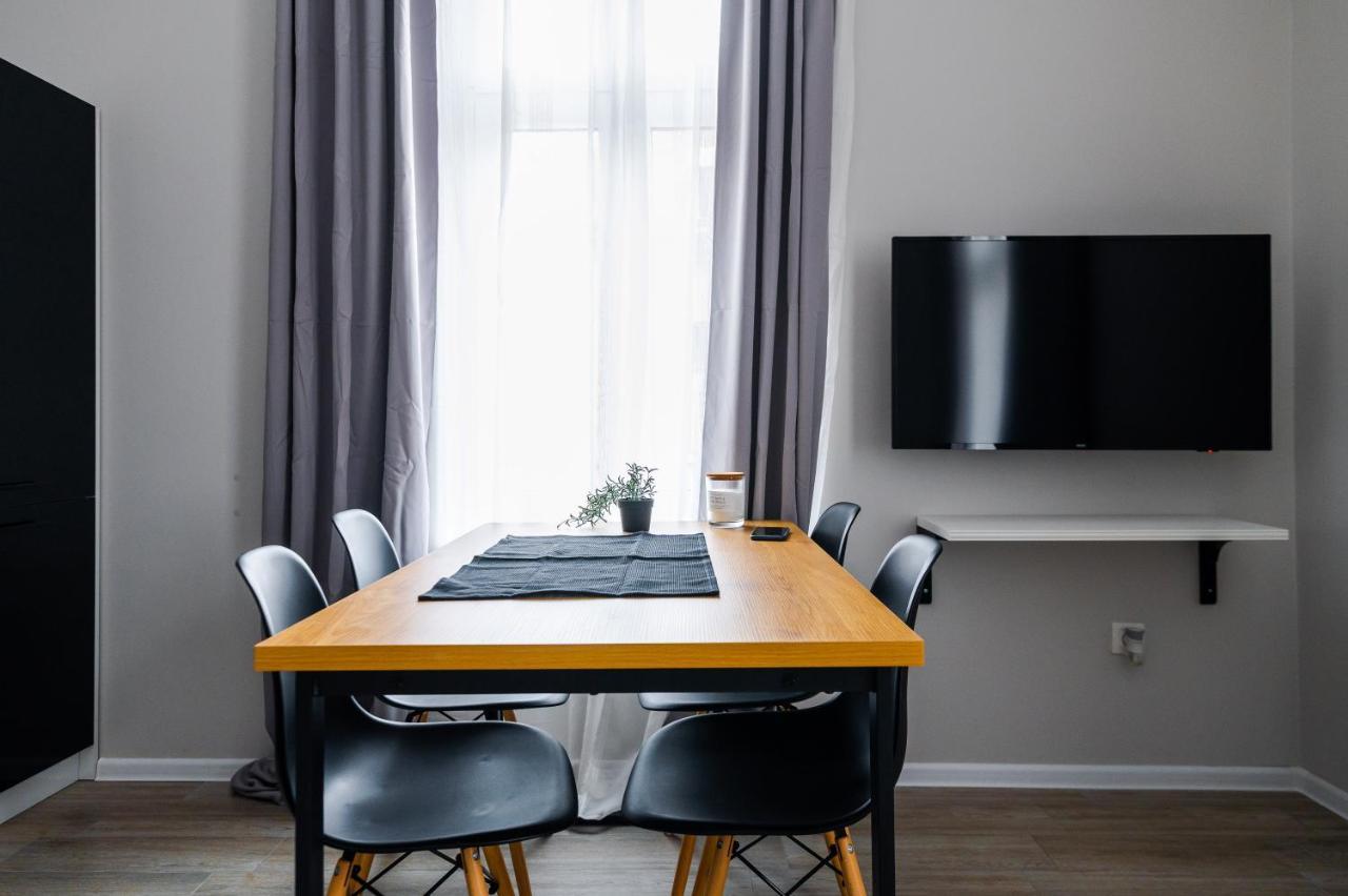 Boutique 2-Bedroom Apartment In София Екстериор снимка