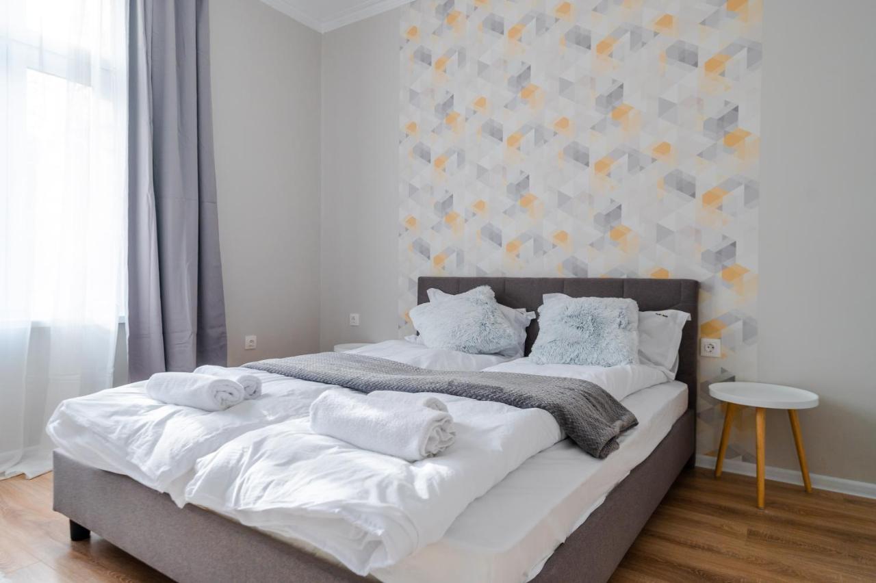 Boutique 2-Bedroom Apartment In София Екстериор снимка