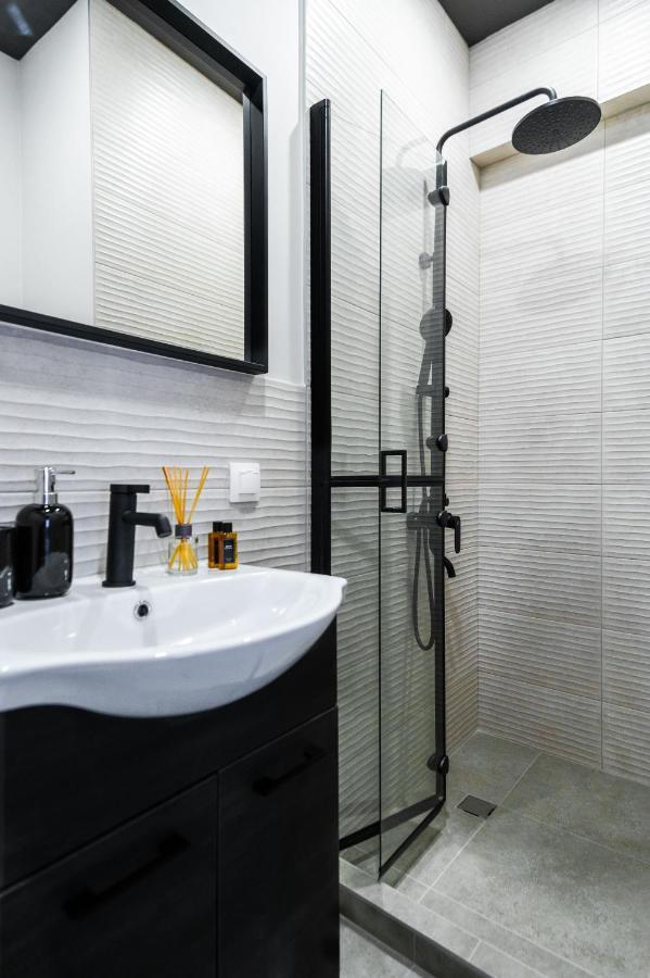 Boutique 2-Bedroom Apartment In София Екстериор снимка
